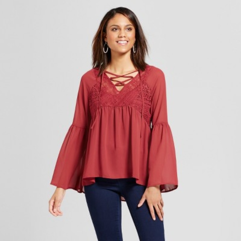NEW! Knox Rose Lace Up Peasant Top with Cami
